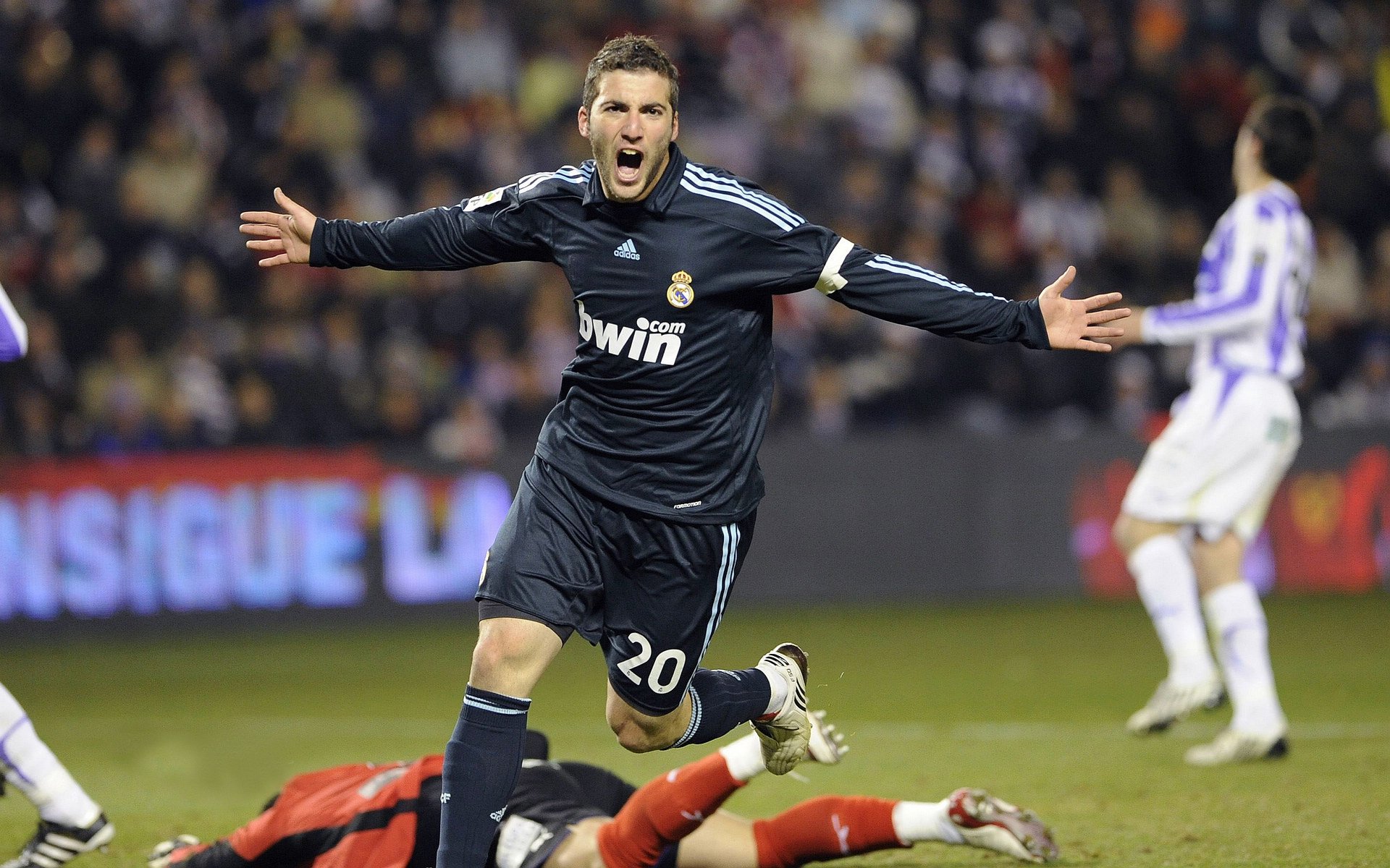 世界杯“教练之战”战术盘点 三后卫与伪九号再成潮流